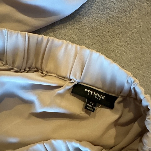 Premise Studio Champagne Off The Shoulder Blouse - Picture 3 of 5